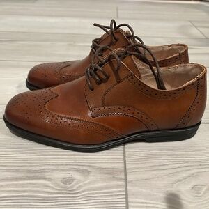 Florsheim Reveal Jr. Boys Wingtip Oxford Cognac Size 4.5 Big Kids
